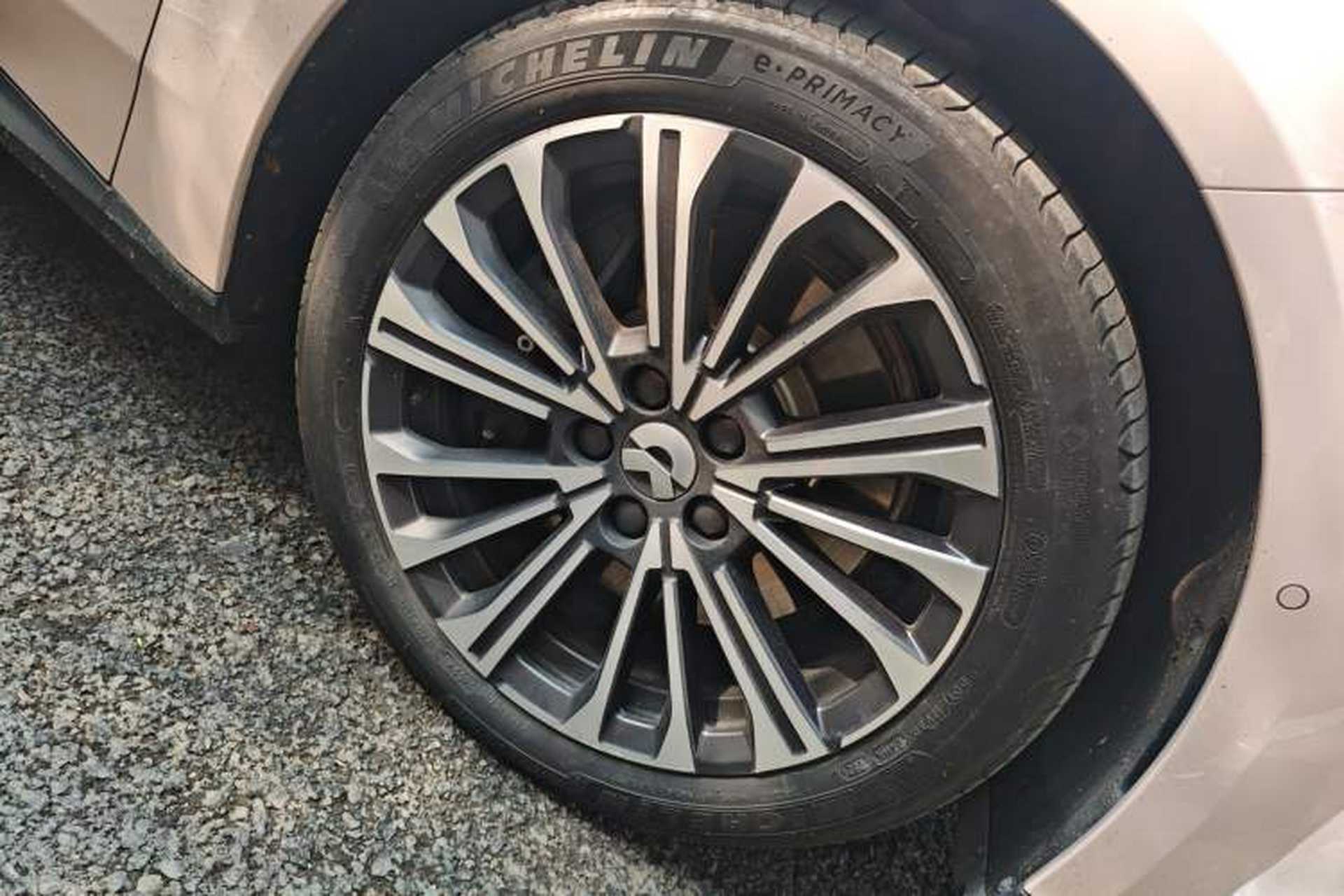 Used Nio ET5 2024 75 kWh Right Front Wheel Hub