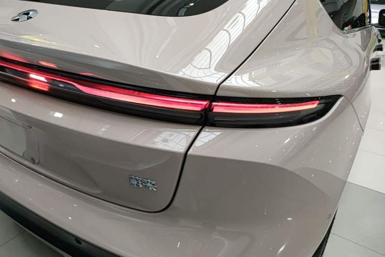 Used Nio ET5 2024 75 kWh Right Rear Taillight