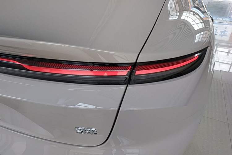 Used Nio ET5 2024 75 kWh Right Rear Taillight