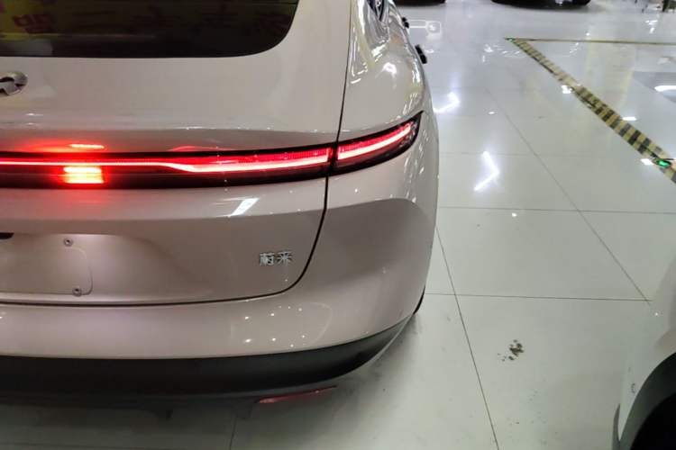Used Nio ET5 2024 75 kWh Right Rear Taillight