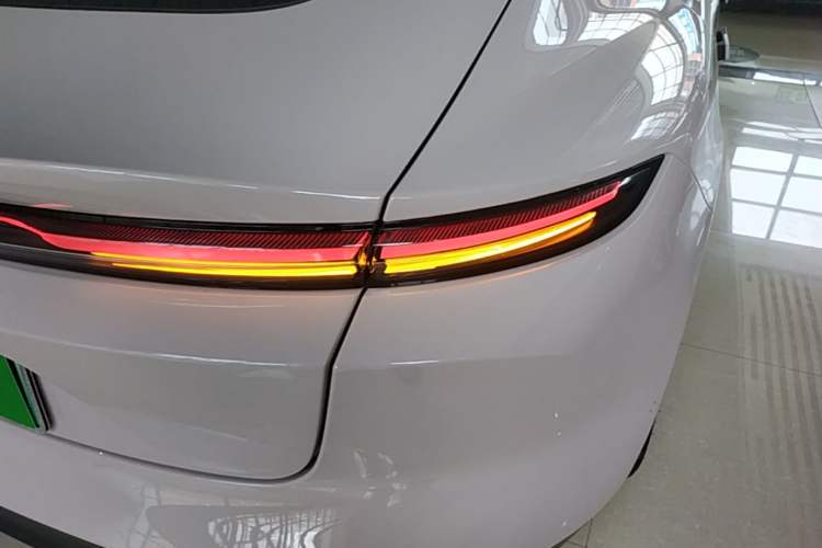 Used Nio ET5 2024 75 kWh Right Rear Taillight