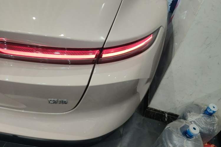 Used Nio ET5 2024 75 kWh Right Rear Taillight