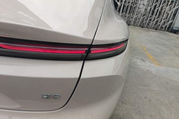 Used Nio ET5 2024 75 kWh Right Rear Taillight