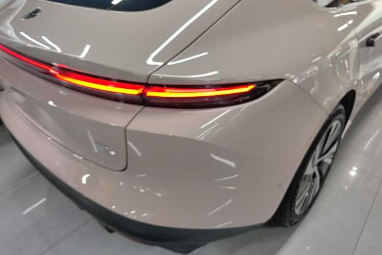 Used Nio ET5 2024 75 kWh Right Rear Taillight