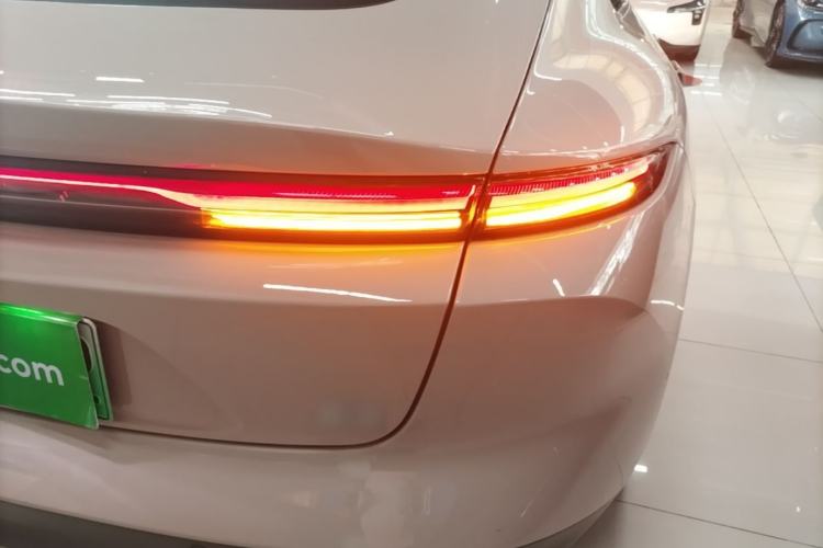 Used Nio ET5 2024 75 kWh Right Rear Taillight
