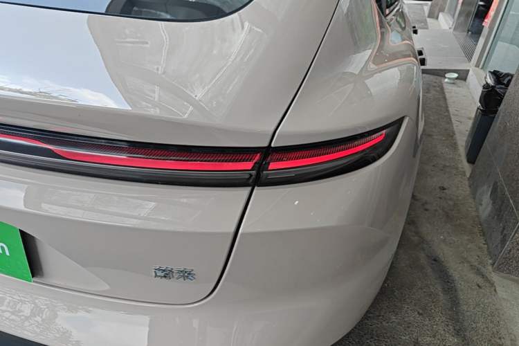 Used Nio ET5 2024 75 kWh Right Rear Taillight