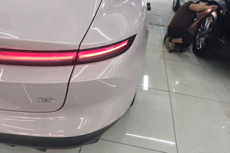 Used Nio ET5 2024 75 kWh Right Rear Taillight