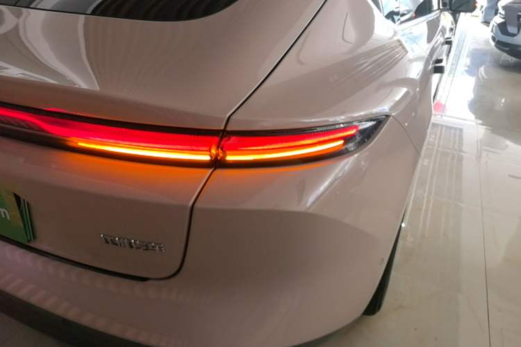 Used Nio ET5 2024 75 kWh Right Rear Taillight