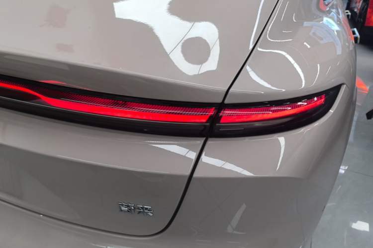 Used Nio ET5 2024 75 kWh Right Rear Taillight
