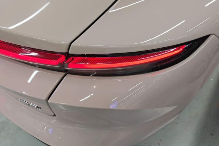 Used Nio ET5 2024 75 kWh Right Rear Taillight