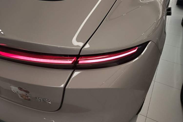 Used Nio ET5 2024 75 kWh Right Rear Taillight