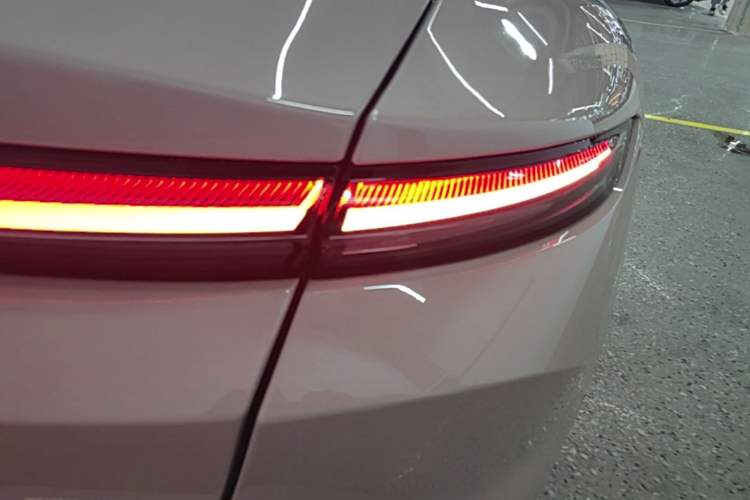 Used Nio ET5 2024 75 kWh Right Rear Taillight