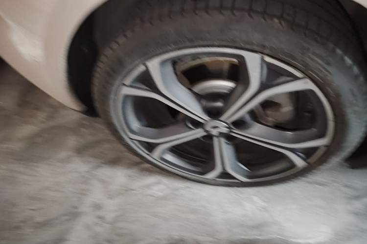 Used Nio ET5 2024 75 kWh Right Rear Wheel Hub