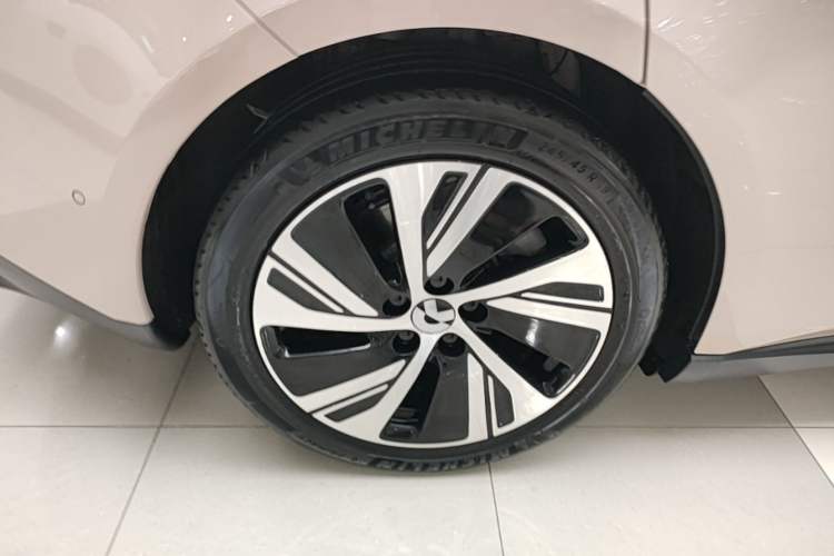 Used Nio ET5 2024 75 kWh Right Rear Wheel Hub