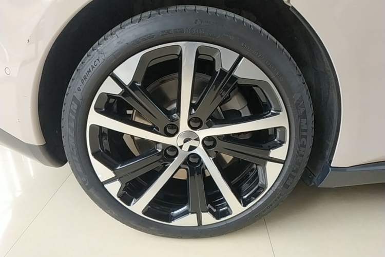 Used Nio ET5 2024 75 kWh Right Rear Wheel Hub