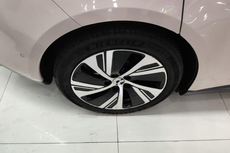 Used Nio ET5 2024 75 kWh Right Rear Wheel Hub