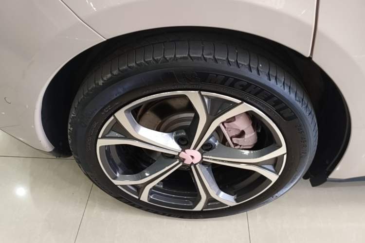 Used Nio ET5 2024 75 kWh Right Rear Wheel Hub