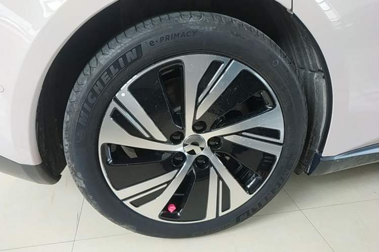 Used Nio ET5 2024 75 kWh Right Rear Wheel Hub