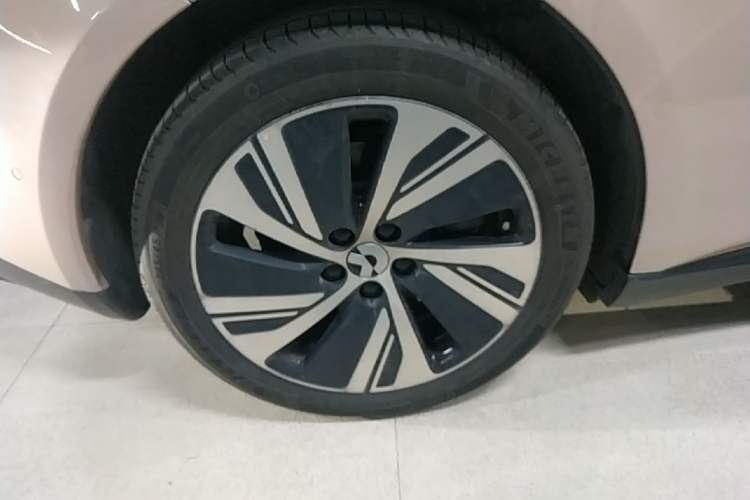 Used Nio ET5 2024 75 kWh Right Rear Wheel Hub