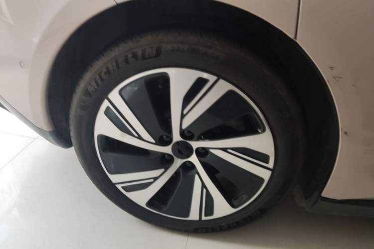 Used Nio ET5 2024 75 kWh Right Rear Wheel Hub