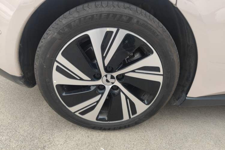 Used Nio ET5 2024 75 kWh Right Rear Wheel Hub