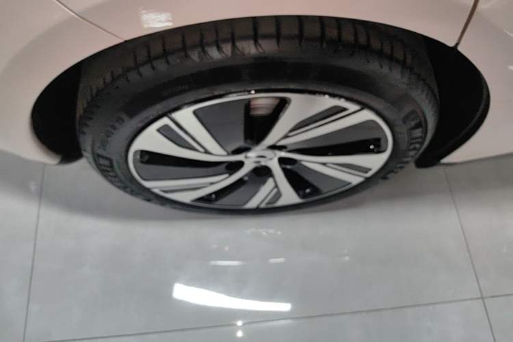 Used Nio ET5 2024 75 kWh Right Rear Wheel Hub