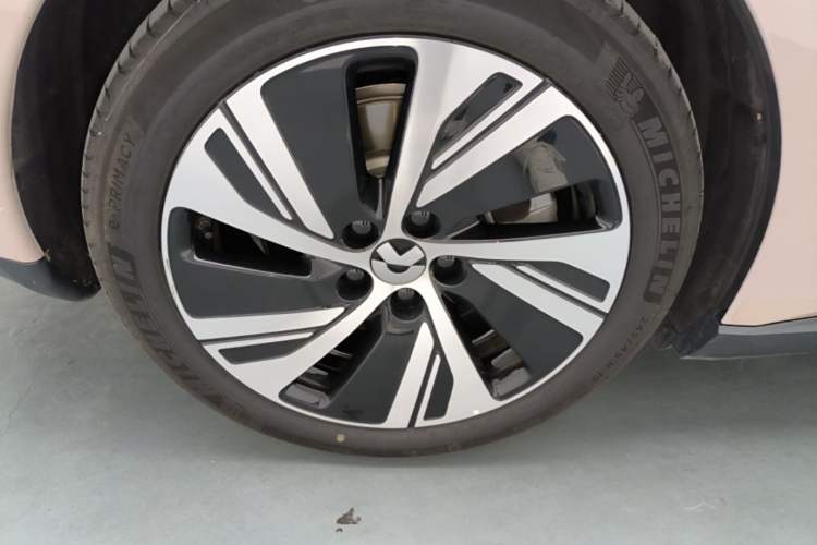 Used Nio ET5 2024 75 kWh Right Rear Wheel Hub