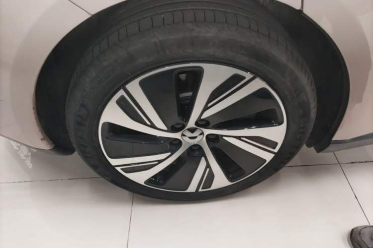Used Nio ET5 2024 75 kWh Right Rear Wheel Hub