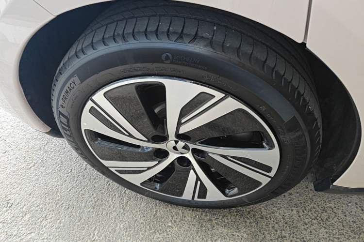 Used Nio ET5 2024 75 kWh Right Rear Wheel Hub