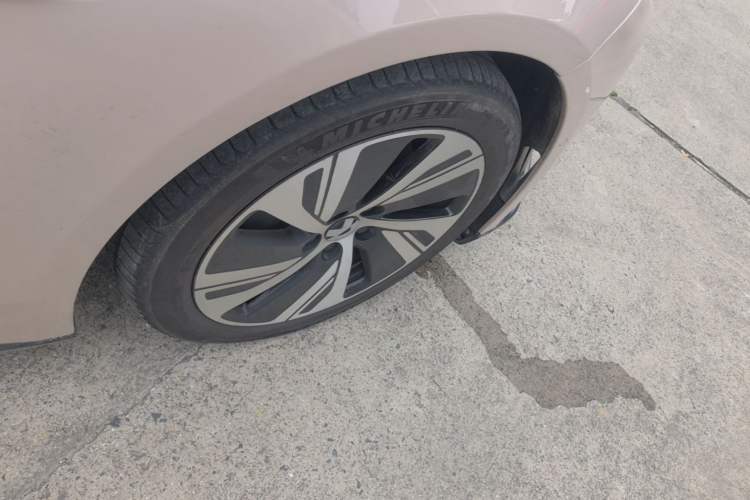 Used Nio ET5 2024 75 kWh Right Rear Wheel Hub