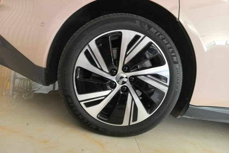 Used Nio ET5 2024 75 kWh Right Rear Wheel Hub