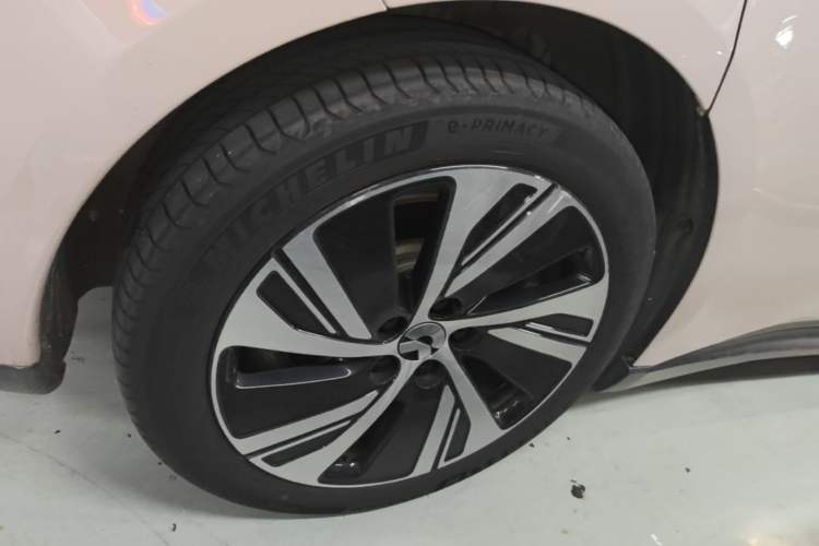 Used Nio ET5 2024 75 kWh Right Rear Wheel Hub