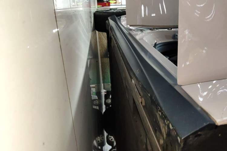 Used Nio ET5 2024 75 kWh Right Side Sill