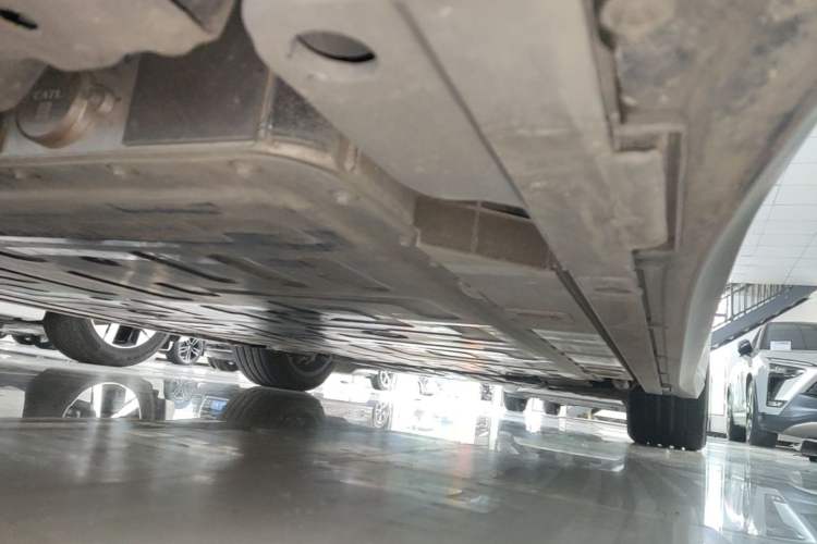 Used Nio ET5 2024 75 kWh Right Side Sill