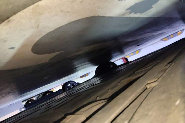 Used Nio ET5 2024 75 kWh Right Side Sill