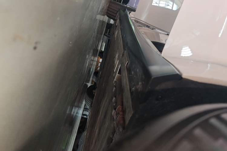 Used Nio ET5 2024 75 kWh Right Side Sill
