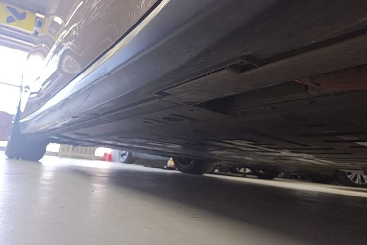 Used Nio ET5 2024 75 kWh Right Side Sill