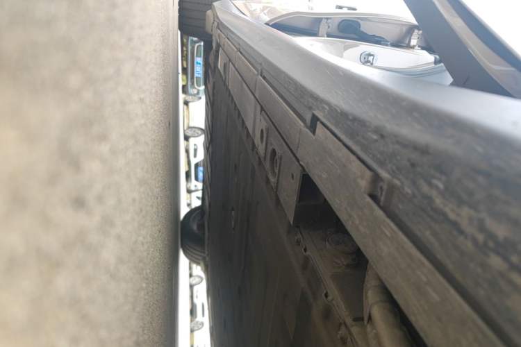 Used Nio ET5 2024 75 kWh Right Side Sill