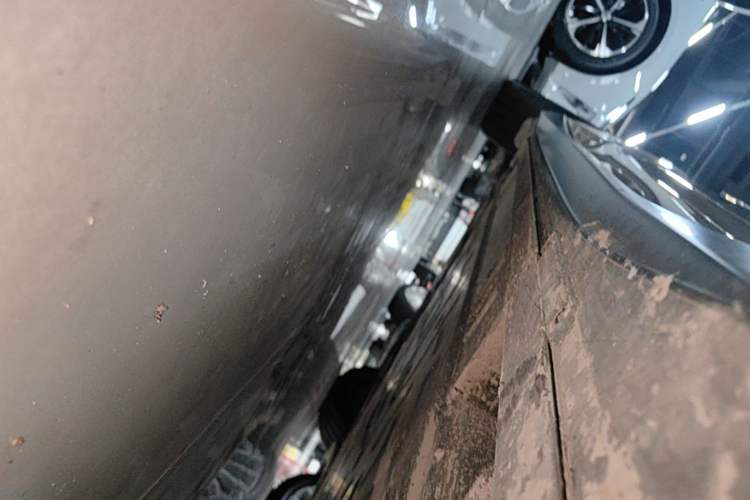 Used Nio ET5 2024 75 kWh Right Side Sill