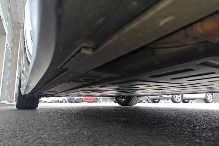Used Nio ET5 2024 75 kWh Right Side Sill