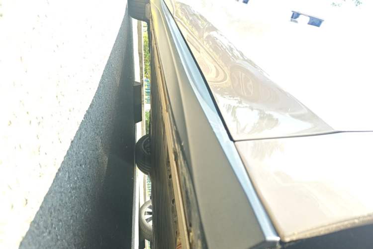 Used Nio ET5 2024 75 kWh Right Side Sill