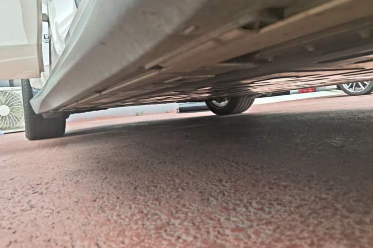 Used Nio ET5 2024 75 kWh Right Side Sill