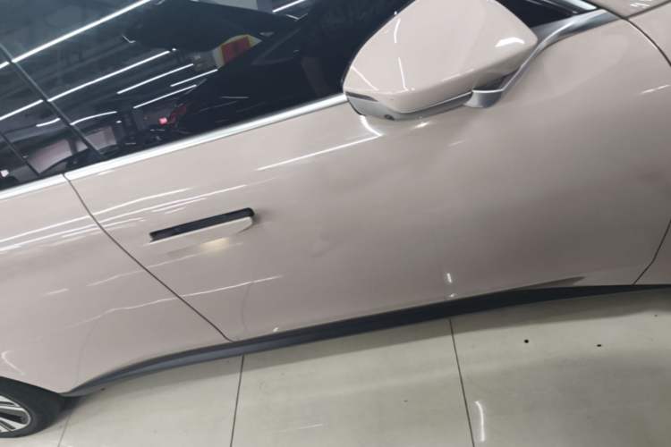 Used Nio ET5 2024 75 kWh Right Side Sill