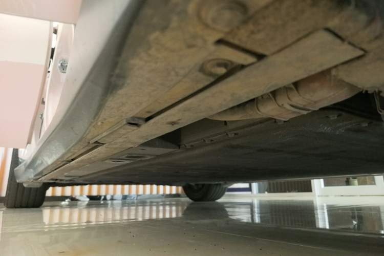 Used Nio ET5 2024 75 kWh Right Side Sill