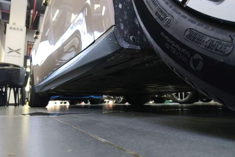 Used Nio ET5 2024 75 kWh Right Side Sill