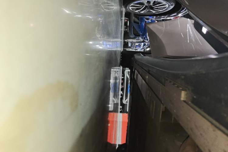 Used Nio ET5 2024 75 kWh Right Side Sill