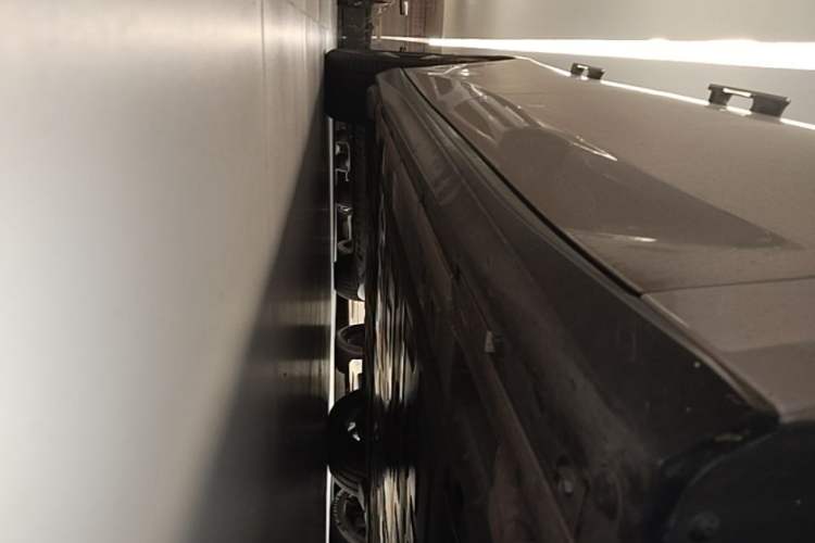 Used Nio ET5 2024 75 kWh Right Side Sill