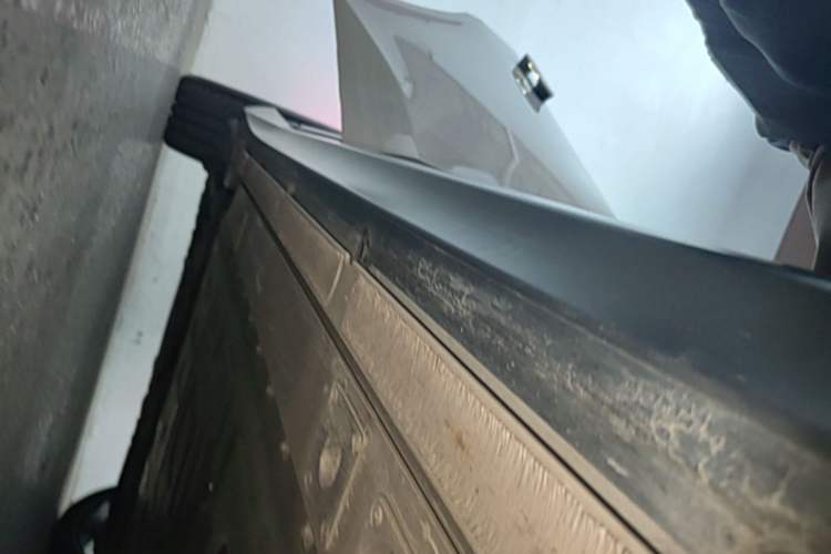 Used Nio ET5 2024 75 kWh Right Side Sill