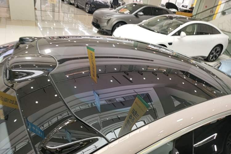 Used Nio ET5 2024 75 kWh Roof