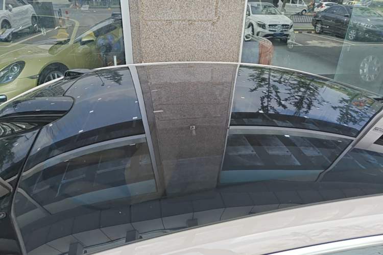 Used Nio ET5 2024 75 kWh Roof